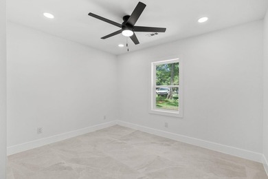 Completely remodeled from top to bottom, this beautifully - photo 32
