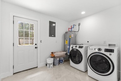 Completely remodeled from top to bottom, this beautifully - photo 37
