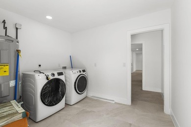 Completely remodeled from top to bottom, this beautifully - photo 38