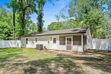 Completely remodeled from top to bottom, this beautifully - photo 41