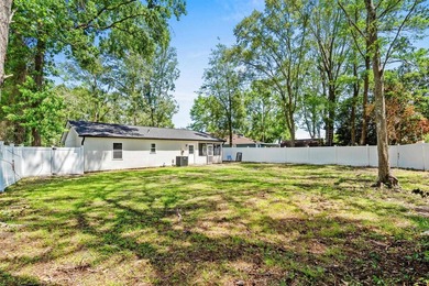 Completely remodeled from top to bottom, this beautifully - photo 46