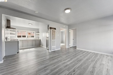 Exceptional duplex opportunity in Richmond offering the perfect - photo 3
