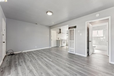 Exceptional duplex opportunity in Richmond offering the perfect - photo 6