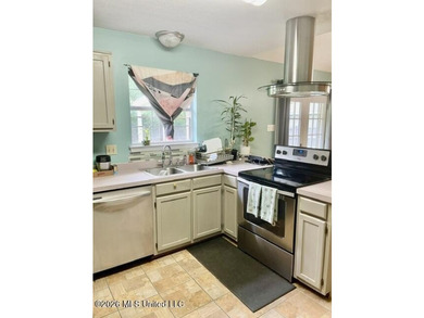 Welcome home to convenient and desirable Pine Ridge subdivision - photo 12