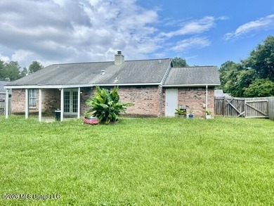 Welcome home to convenient and desirable Pine Ridge subdivision - photo 21