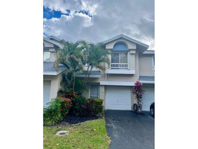 Lake Townhome/Townhouse For Sale in Deerfield Beach, Florida