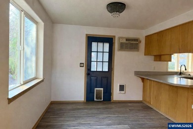 Duplex on corner lot! Great investment property, or live in one