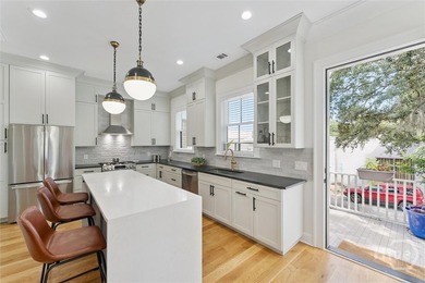 This low-maintenance home is a refreshing contrast to the high - photo 8