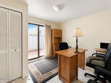 Welcome to 21 Stonecrest Court! This beautifully maintained - photo 16