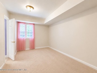 Welcome to 21 Stonecrest Court! This beautifully maintained - photo 17