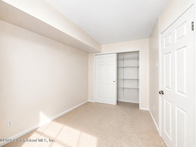 Welcome to 21 Stonecrest Court! This beautifully maintained - photo 18