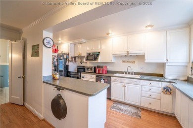**GREAT DEAL! PRICED BELOW RECENT APPRAISAL** Welcome to this - photo 19