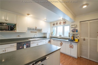 **GREAT DEAL! PRICED BELOW RECENT APPRAISAL** Welcome to this - photo 21