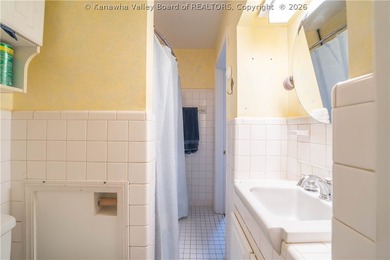 **GREAT DEAL! PRICED BELOW RECENT APPRAISAL** Welcome to this - photo 38