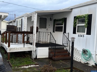 Charming 2-bedroom, 1-bath home w/a living room bump-out that