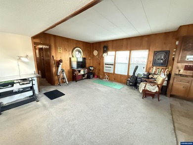 Charming 2-bedroom, 1-bath home w/a living room bump-out that