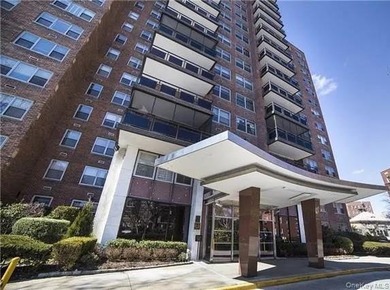 Welcome to the sought after Continental Residence and this well - photo 1