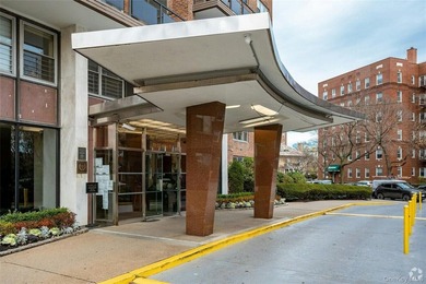 Welcome to the sought after Continental Residence and this well - photo 2