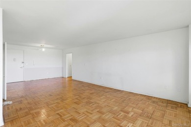 Welcome to the sought after Continental Residence and this well - photo 8