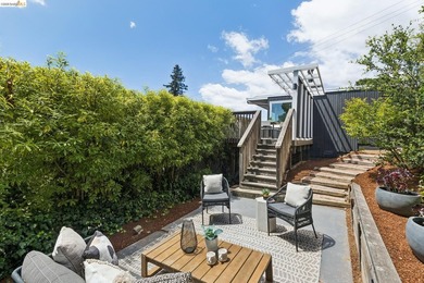 Prepare to be captivated by this rare, freestanding mid-century - photo 2