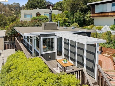 Prepare to be captivated by this rare, freestanding mid-century - photo 3