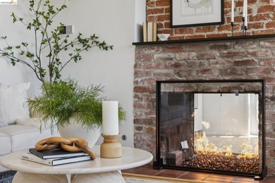 Prepare to be captivated by this rare, freestanding mid-century - photo 5