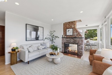 Prepare to be captivated by this rare, freestanding mid-century - photo 6