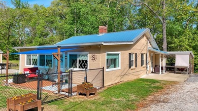 Set on a beautifully maintained 1.2 acre +/- lot, 195 Coast - photo 4