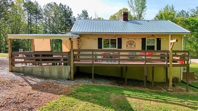 Set on a beautifully maintained 1.2 acre +/- lot, 195 Coast - photo 7