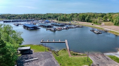 Set on a beautifully maintained 1.2 acre +/- lot, 195 Coast - photo 8