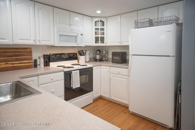 Lake Community Chalet--Pride of ownership throughout. This - photo 11