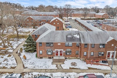 Welcome to this charming 1 bedroom, 1 bath co-op offering - photo 17