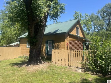 Charming 3-bedroom, 1-bath home situated on a spacious - photo 5
