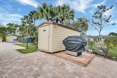 Charming 2-bedroom, 2-bathroom home located in a well-maintained - photo 27