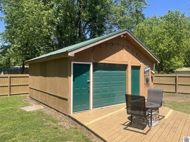 Charming 3-bedroom, 1-bath home situated on a spacious - photo 7