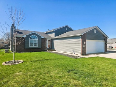 Welcome to this beautifully updated quad-level home that - photo 2