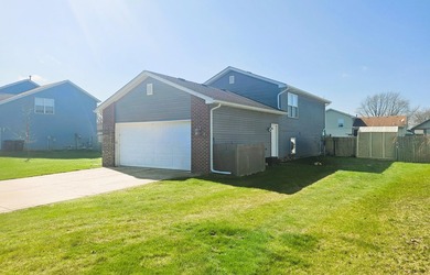 Welcome to this beautifully updated quad-level home that - photo 3
