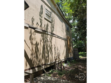 Attention investors and cash buyers! Check out this 4-bedroom - photo 8