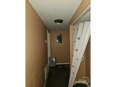 Attention investors and cash buyers! Check out this 4-bedroom - photo 9