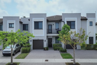 (private lake, pond, coastal) Townhome/Townhouse For Sale in North Miami Beach Florida