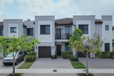 Lake Townhome/Townhouse For Sale in North Miami Beach, Florida