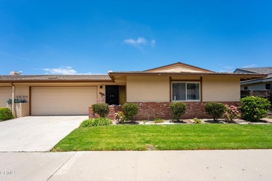 Beautiful 2-bedroom, 2-bath home located in a highly desirable - photo 2