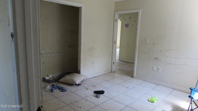 Single family home on a nice corner lot, no flood, with two - photo 15