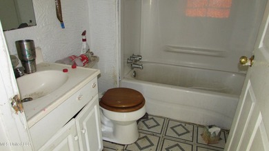 Single family home on a nice corner lot, no flood, with two - photo 16