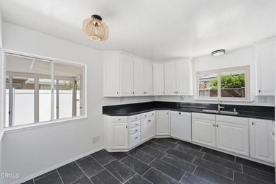 Beautiful 2-bedroom, 2-bath home located in a highly desirable - photo 9
