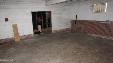 Single family home on a nice corner lot, no flood, with two - photo 20