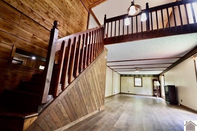 **Unique Lakeside Retreat in Kuttawa!** Discover one of the most - photo 5