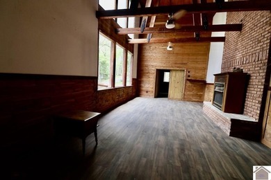 **Unique Lakeside Retreat in Kuttawa!** Discover one of the most - photo 6