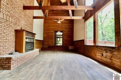 **Unique Lakeside Retreat in Kuttawa!** Discover one of the most - photo 7
