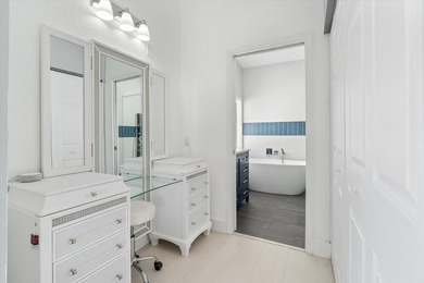 Stunning updated spacious 4 bed/2 bath pool home in gated - photo 24